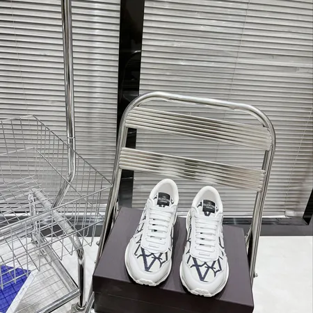 ヴァレンティノ スニーカー