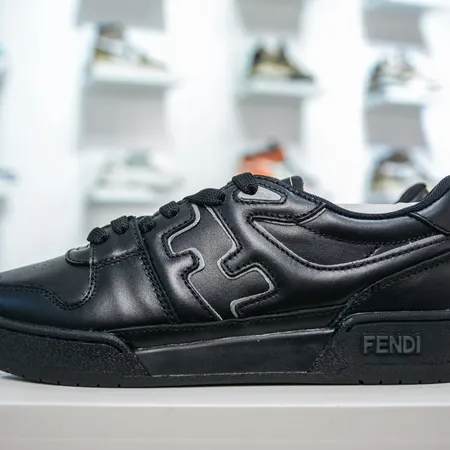フェンディ カジュアルシューズ