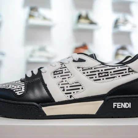 フェンディ カジュアルシューズ