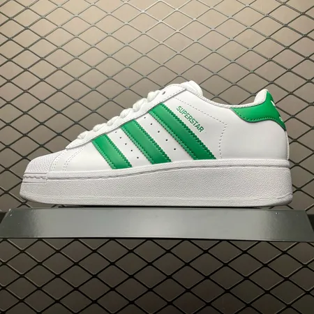 アディダス カジュアルシューズ