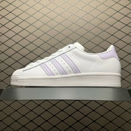 アディダス カジュアルシューズ