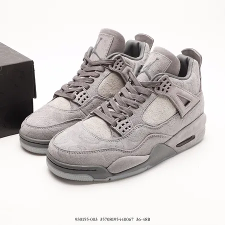 カウズ スニーカー