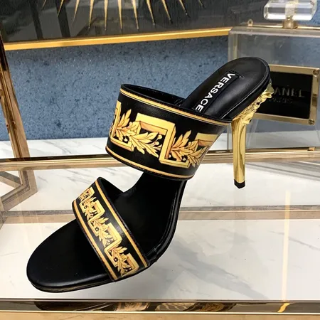 ヴェルサーチ サンダル