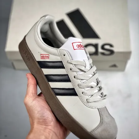 アディダス カジュアルシューズ