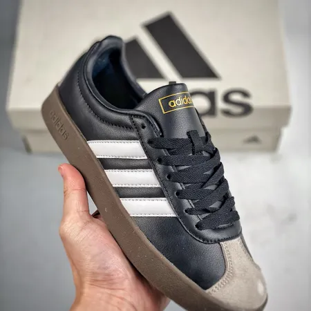 アディダス カジュアルシューズ