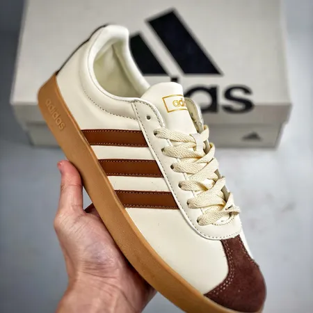 アディダス カジュアルシューズ