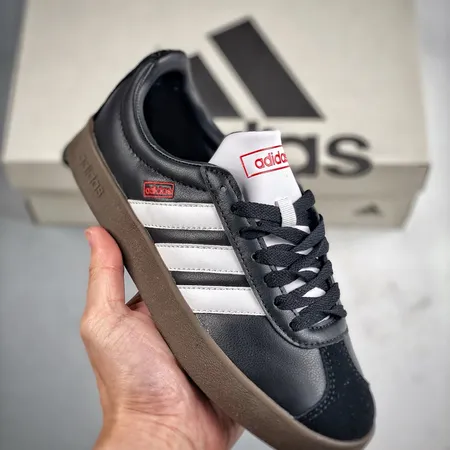 アディダス カジュアルシューズ