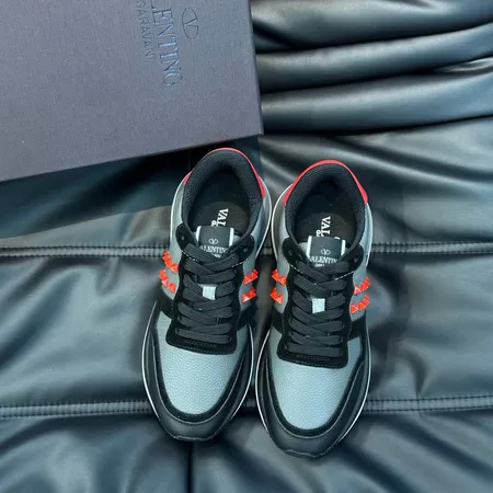 ヴァレンティノ スニーカー