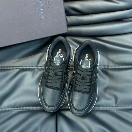 ヴァレンティノ スニーカー