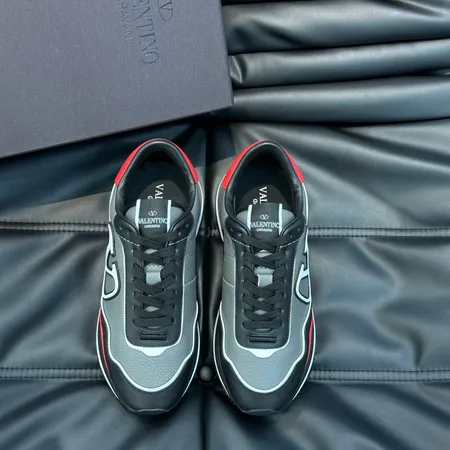 ヴァレンティノ スニーカー
