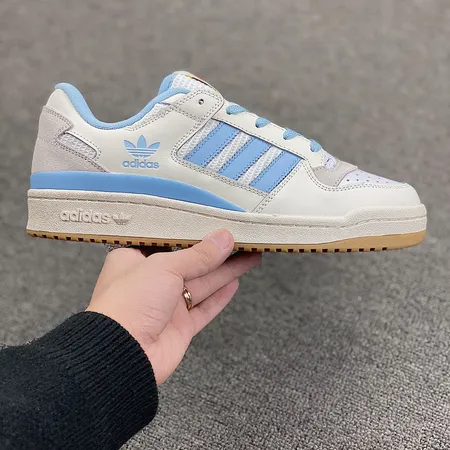 アディダス カジュアルシューズ