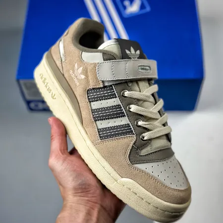 アディダス カジュアルシューズ