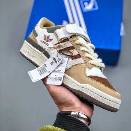 アディダス カジュアルシューズ