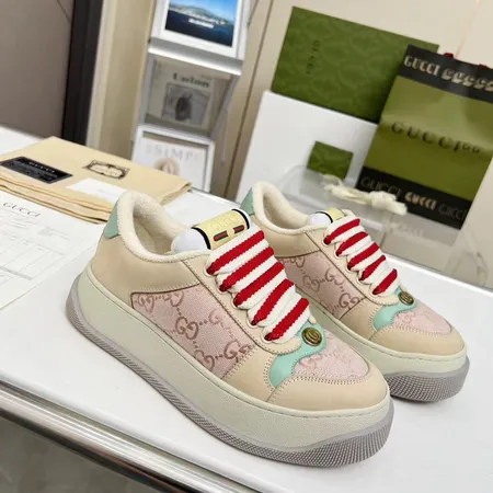 グッチ カジュアルシューズ