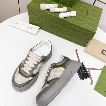 グッチ カジュアルシューズ