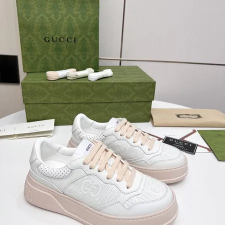 グッチ カジュアルシューズ