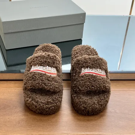 バレンシアガ スリッパ