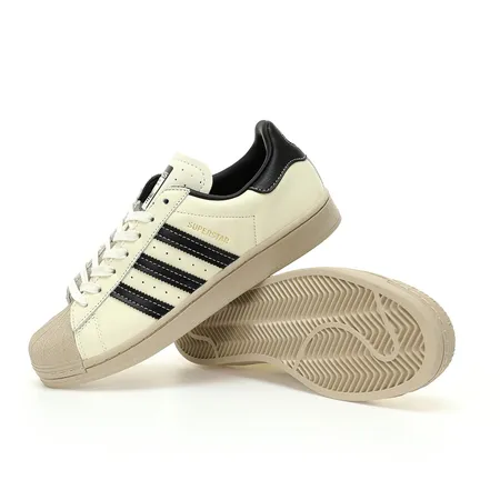 アディダス カジュアルシューズ