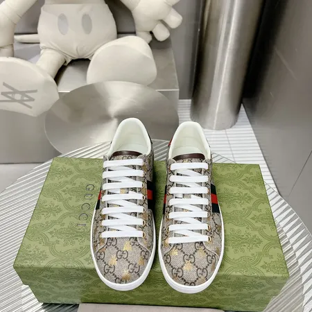 グッチ カジュアルシューズ