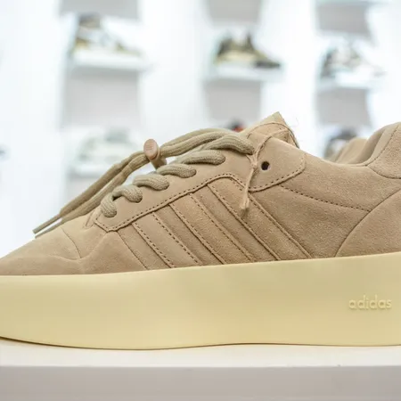 アディダス カジュアルシューズ