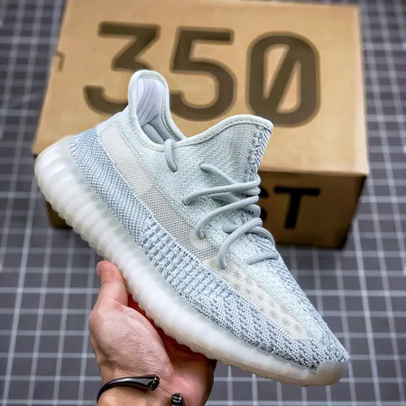 アディダス スニーカー