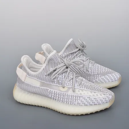 アディダス スニーカー