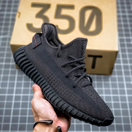 アディダス スニーカー