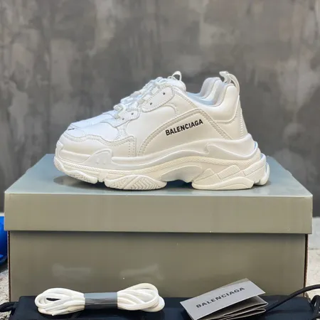 バレンシアガ スニーカー