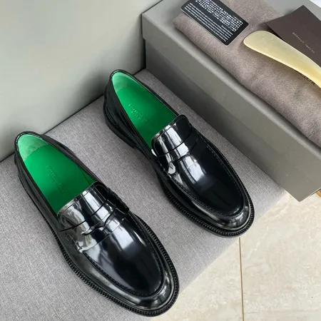 ボッテガ ヴェネタ ビジネスシューズ