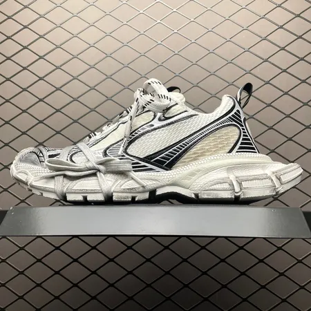 バレンシアガ スニーカー