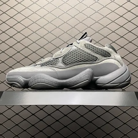 アディダス スニーカー