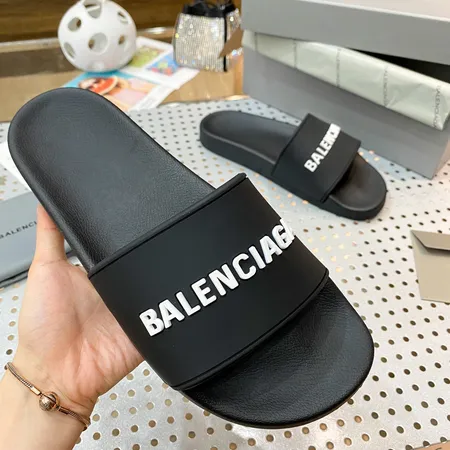 バレンシアガ スリッパ