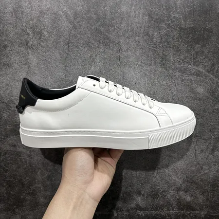 ジバンシィ カジュアルシューズ