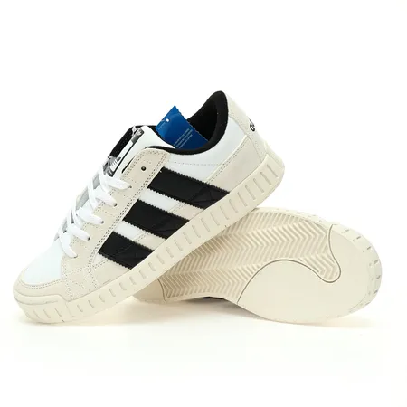 アディダス カジュアルシューズ