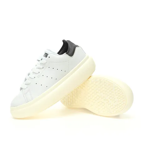 アディダス カジュアルシューズ