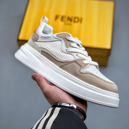 フェンディ カジュアルシューズ
