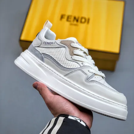 フェンディ カジュアルシューズ