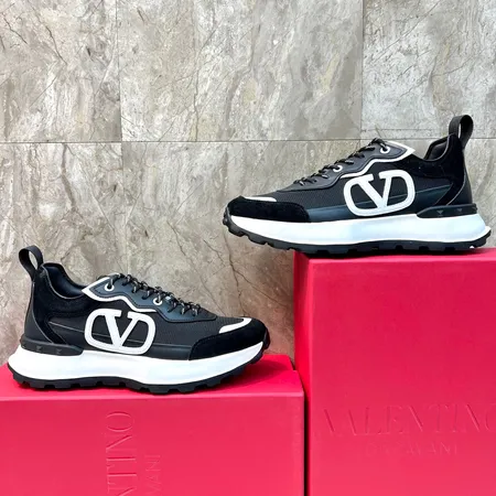 ヴァレンティノ スニーカー