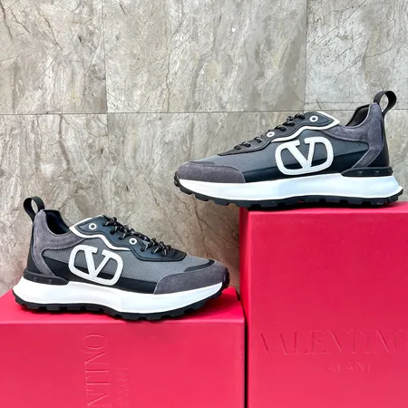 ヴァレンティノ スニーカー