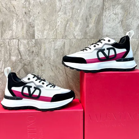 ヴァレンティノ スニーカー