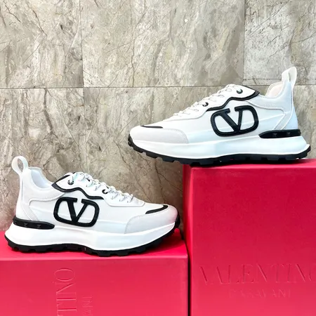 ヴァレンティノ スニーカー