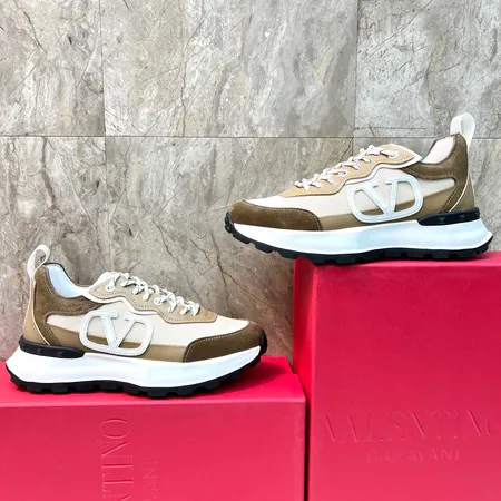 ヴァレンティノ スニーカー