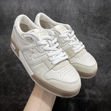 フェンディ カジュアルシューズ