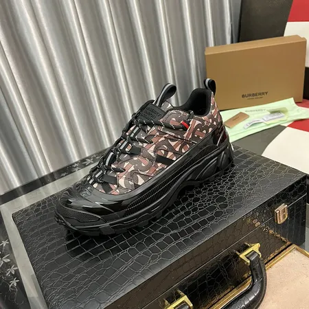 バーバリー ス スニーカー