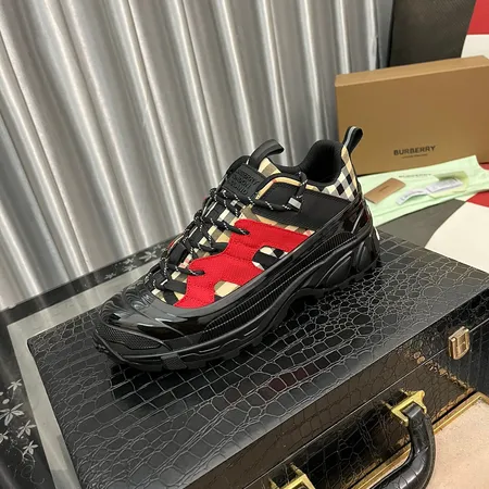 バーバリー ス スニーカー