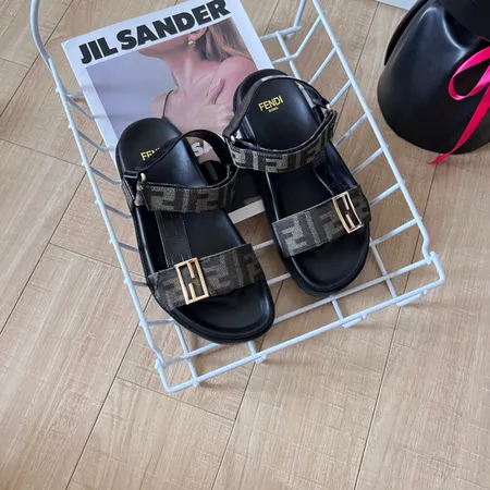 フェンディ サンダル