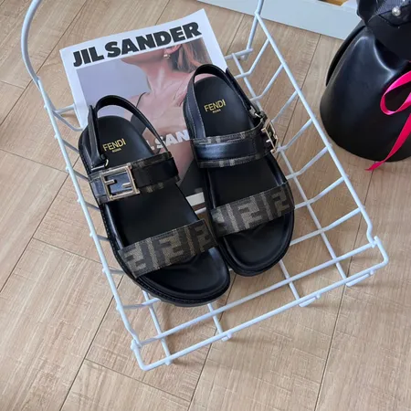 フェンディ サンダル