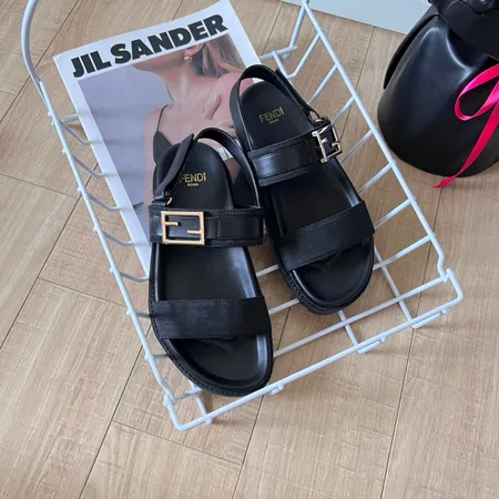 フェンディ サンダル