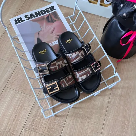 フェンディ スリッパ