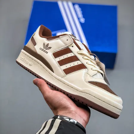 アディダス カジュアルシューズ